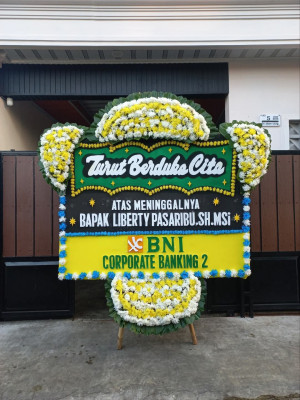 Papan Bunga Duka di Bintang Bayu