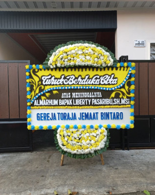 Papan Bunga Duka di Bintang Bayu