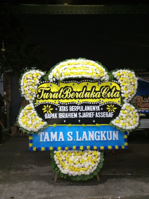 Papan Bunga Duka di Bintang Bayu