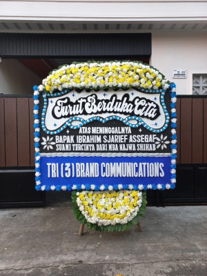 Papan Bunga Duka di Bintang Bayu